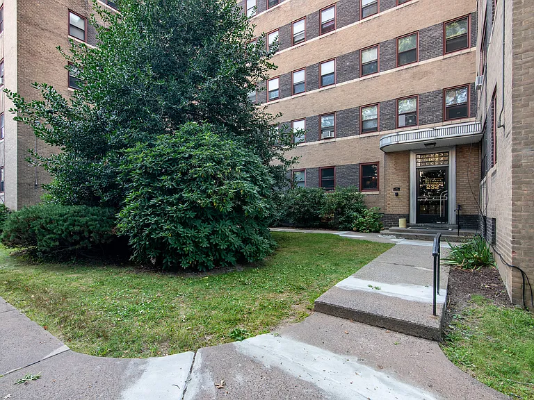 232 Farmington Ave #E9 — Photo 2