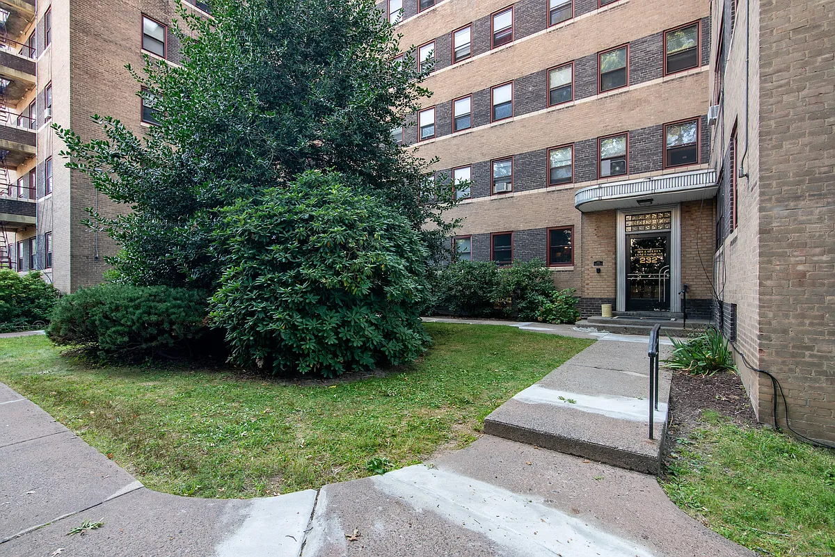 Building Photo - 232 Farmington Ave #E9