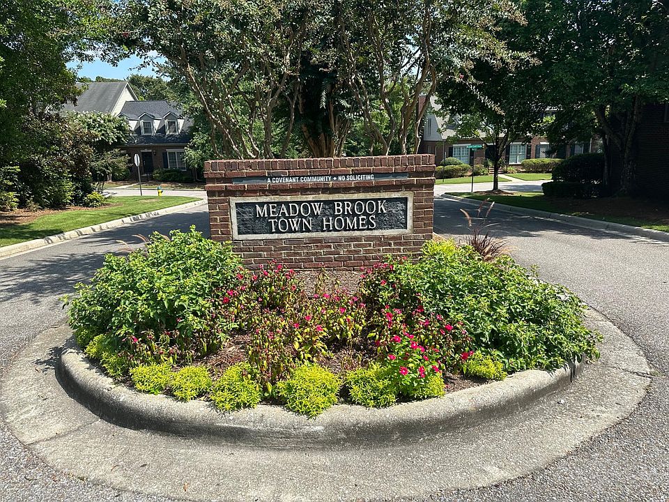 1st image of 476 Meadow Croft Dr