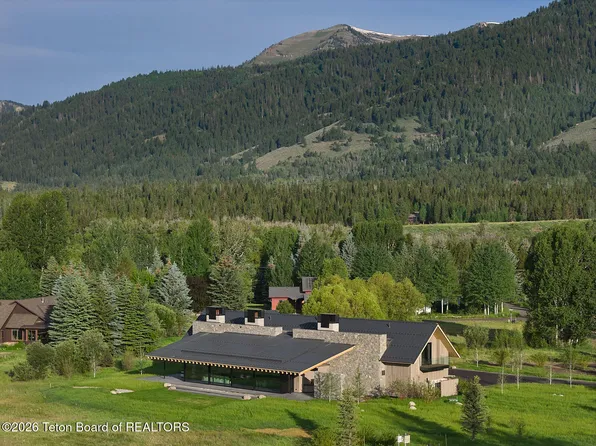 5370 W Fallen Pine Dr, Wilson, WY 83014