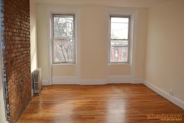 Rented by aptsandlofts.com