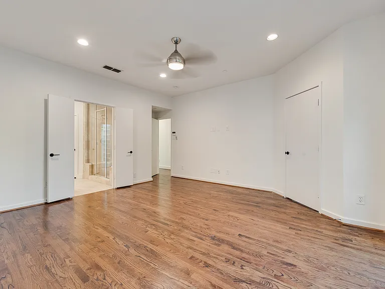 2411 N Hall St #5 — Photo 13