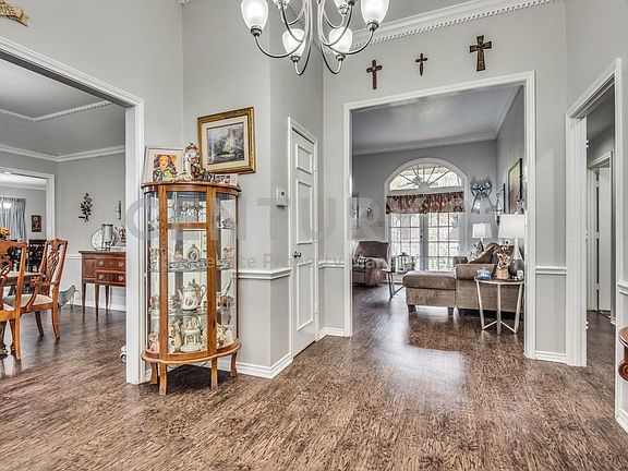 2nd image of 4009 Villa Grove Dr