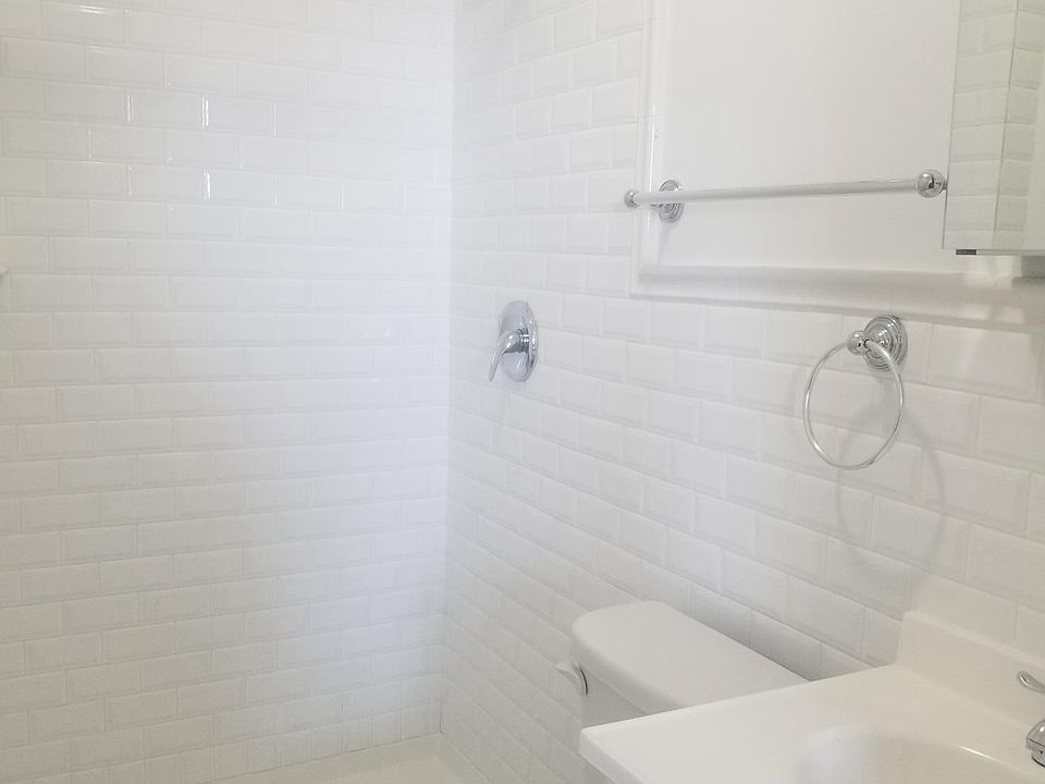 1st image of 559 Vincent Ave #2