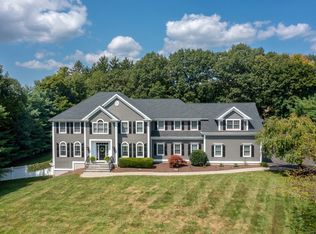 2 Shoreview Ln, Danbury, CT 06811