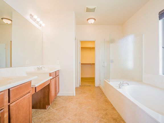 4th image of 15490 W Dahlia Dr