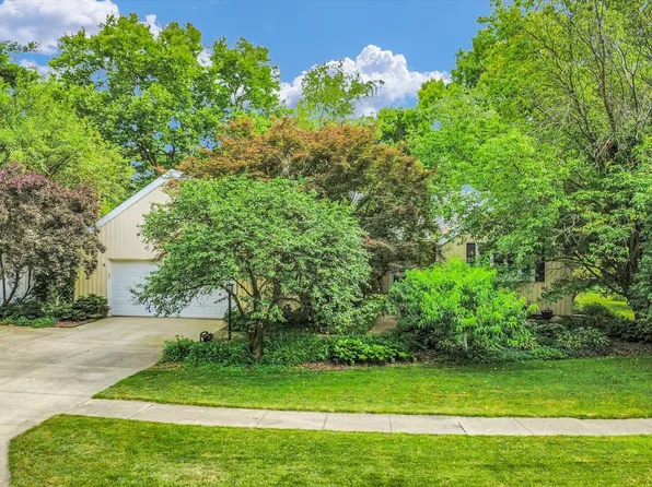 201 E Sherwin Cir, Urbana, IL 61802