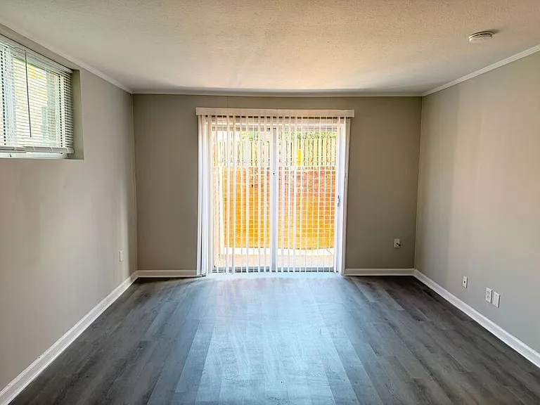 1708 Jennifer Road — Photo 34