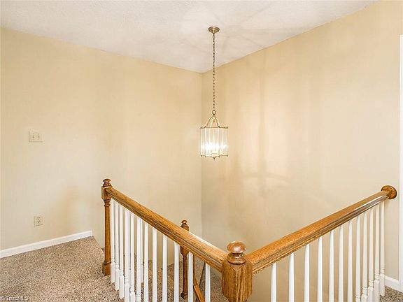 5th image of 204 Stafford Oak Dr