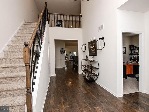 3rd image of 4727 Astaire Pl