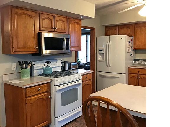 5th image of 3410 Parks Ln