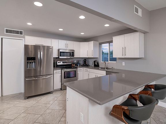 2nd image of 840 E Desert Park Ln