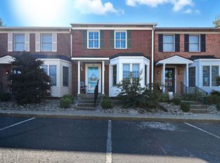 108 Gardiner Lake Rd, Louisville, KY 40205