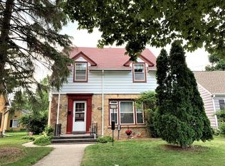 144 W Wabash Ave, Waukesha, WI 53186