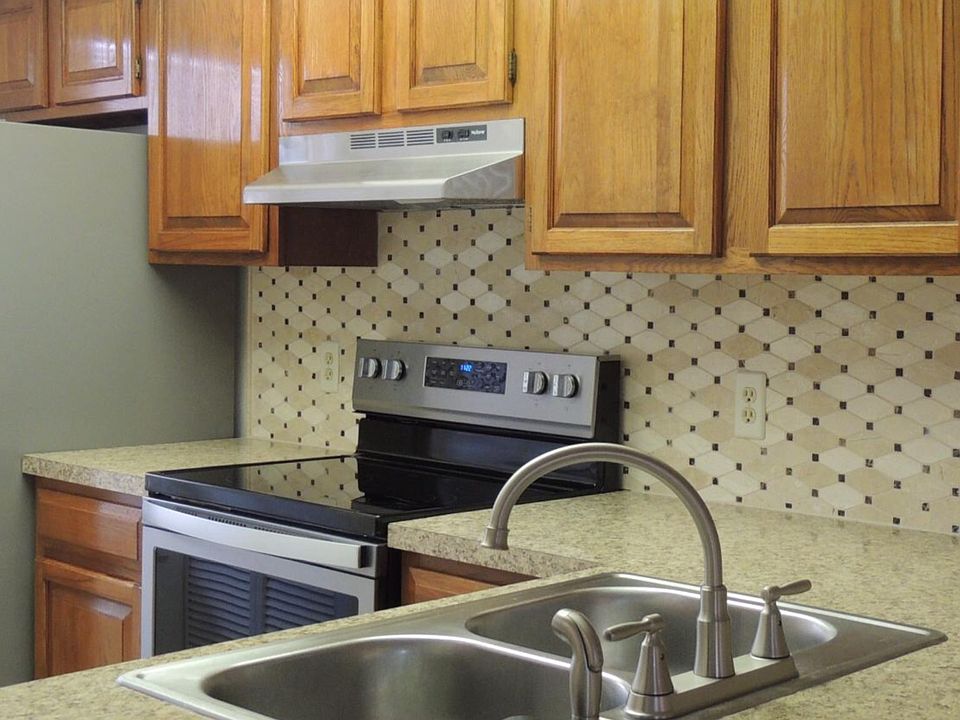 Updated kitchen
New stainless steel appliances