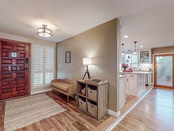 4th image of 29004 Flowerpark Dr
