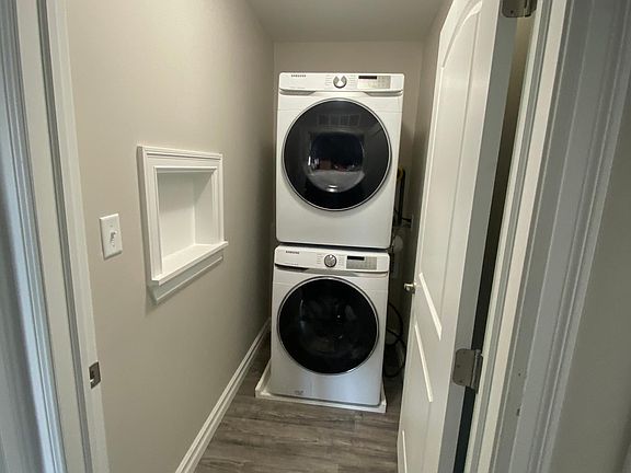3rd image of 330 E Niagara St #34