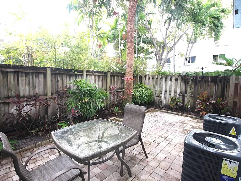 820 NE 28th St #2 — Photo 14