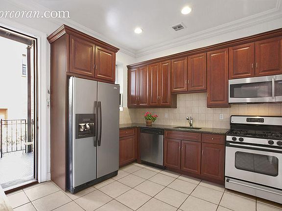 3rd image of 157 E 121st St #0