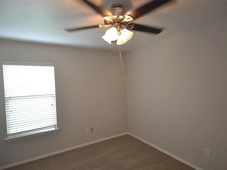 228 Falcon Ln — Photo 14
