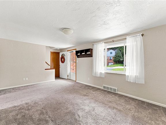 3rd image of 1134 Cardinal Dr