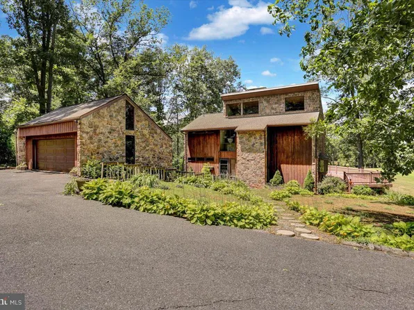 3 Tennis Court Ln, Bernville, PA 19506