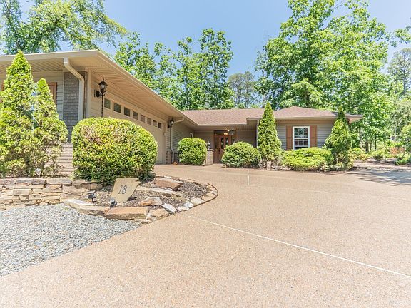 3rd image of 18 Burgos Ln