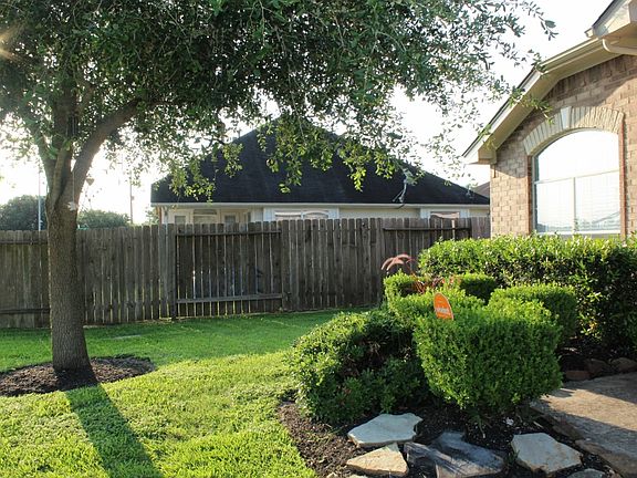 4th image of 2415 Verano Dr