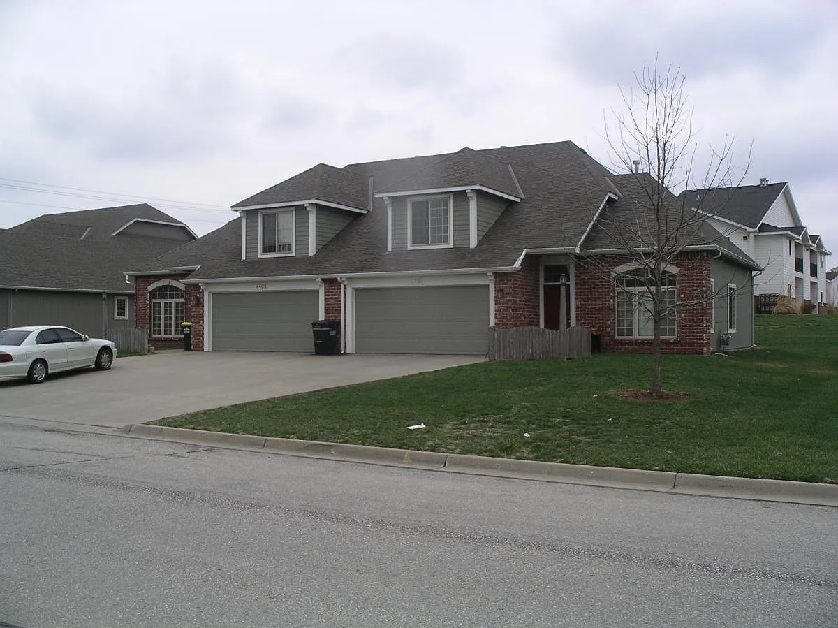 4 bed, 2.5 bath, 1745 sqft, $1,995 — Photo 1