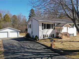 24 Pleasant St, Hampton, NB E5N6A5