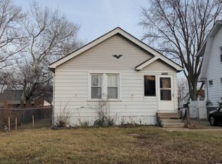 25038 Rose St, Roseville, MI 48066