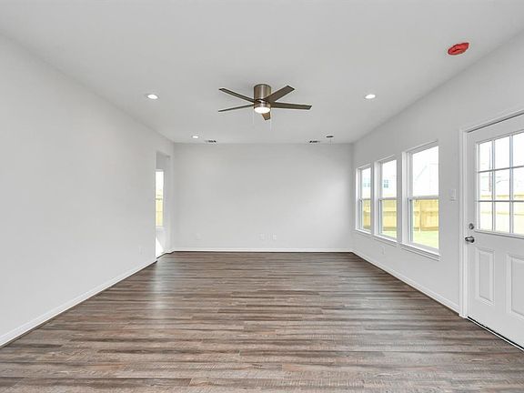 5th image of 1236 Esther Drive