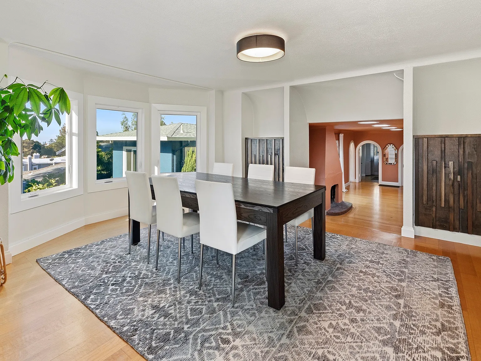 4 bed, 2200 sqft, $5,995 — Photo 3