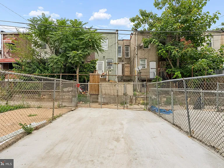 2416 E Hoffman St — Photo 19