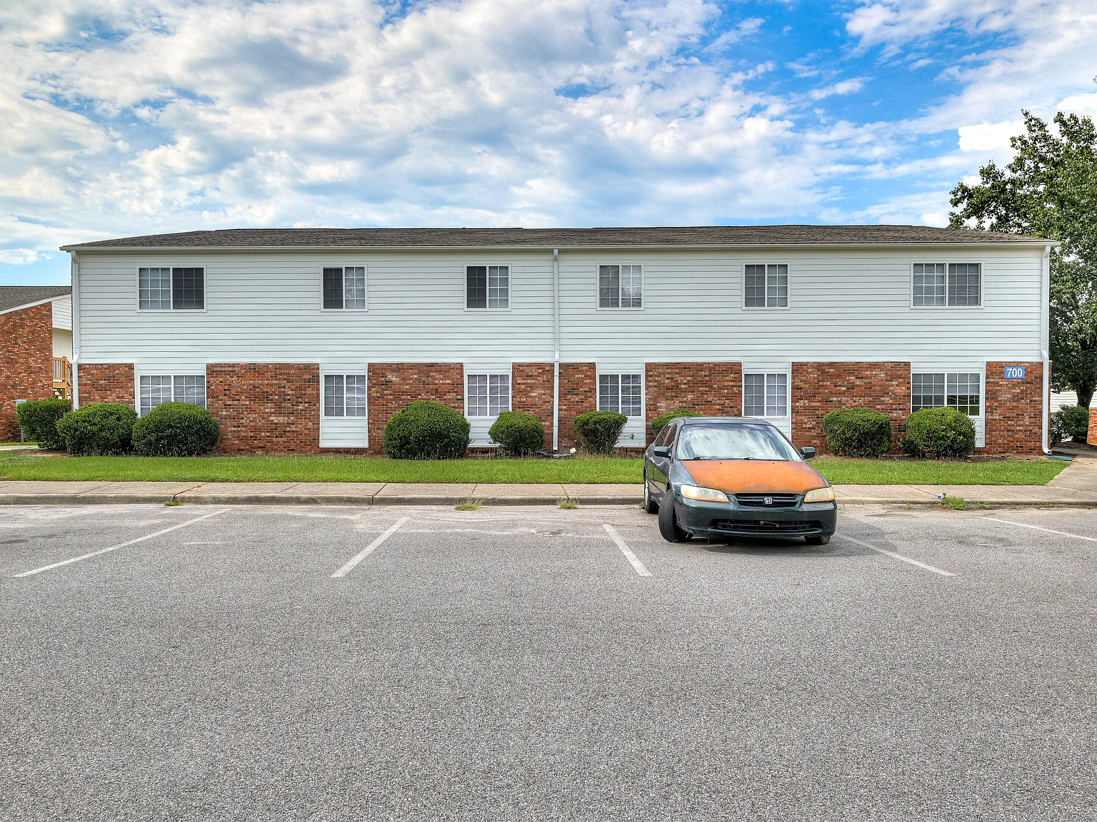River's Edge Apartments — Photo 4