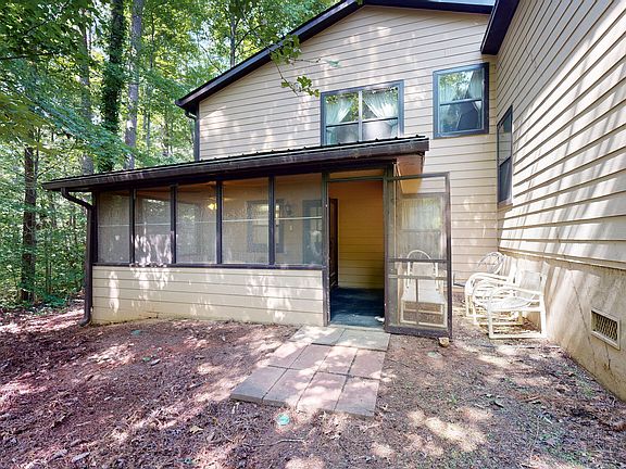 3rd image of 6562 Oakwood Dr
