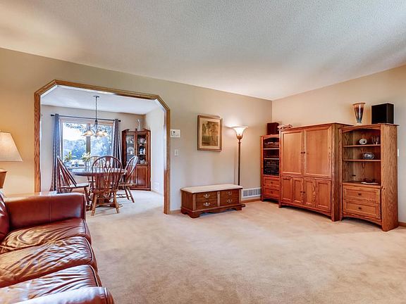 5th image of 20207 Polk St NE