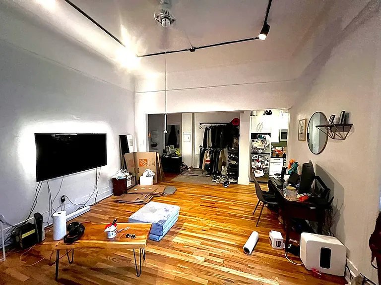 228 W 72nd St #2R — Photo 3