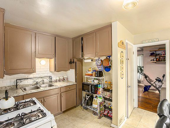4th image of 19506 Pennington Dr