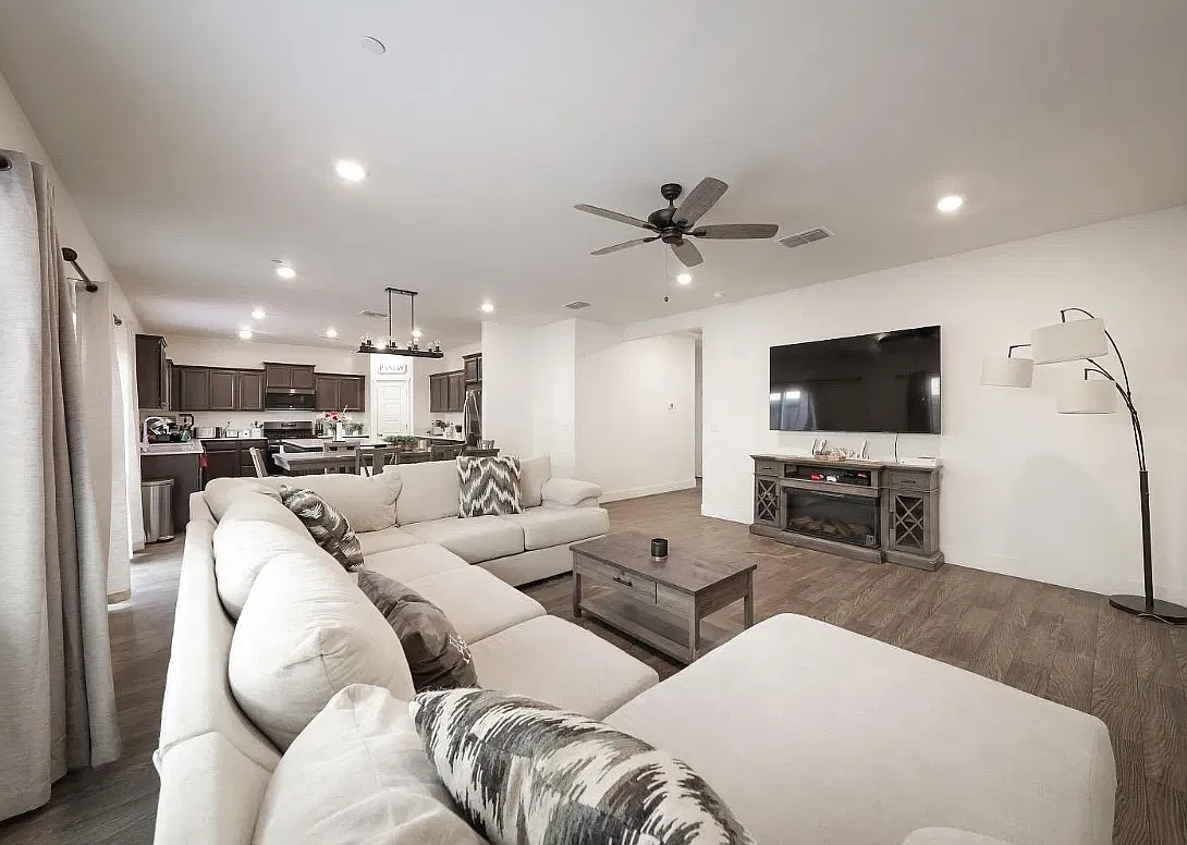 4 bed, 1878 sqft, $2,600 — Photo 3