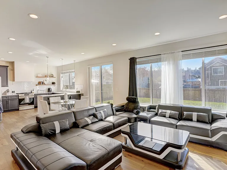 124 Homer Ave SW — Photo 12