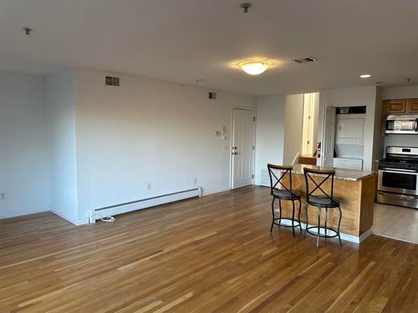 8913 Riverside Pl #3