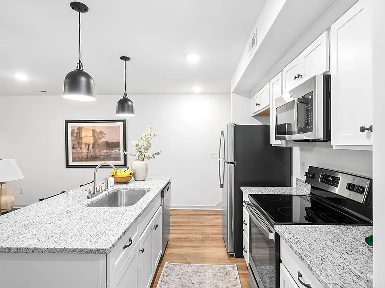 929 Center Rd #A — Photo 7