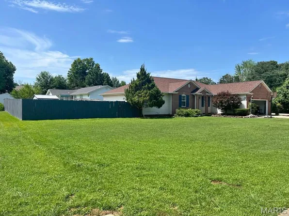 1850 Birch Pl, Poplar Bluff, MO 63901