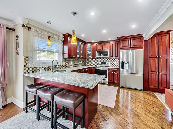 4th image of 517 Larkspur Dr