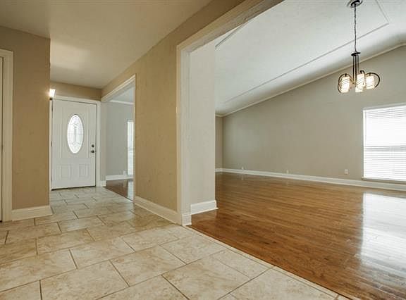 3rd image of 10834 Middle Knoll Dr