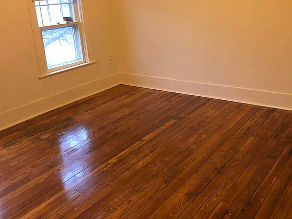 5th image of 103 E Mulberry St