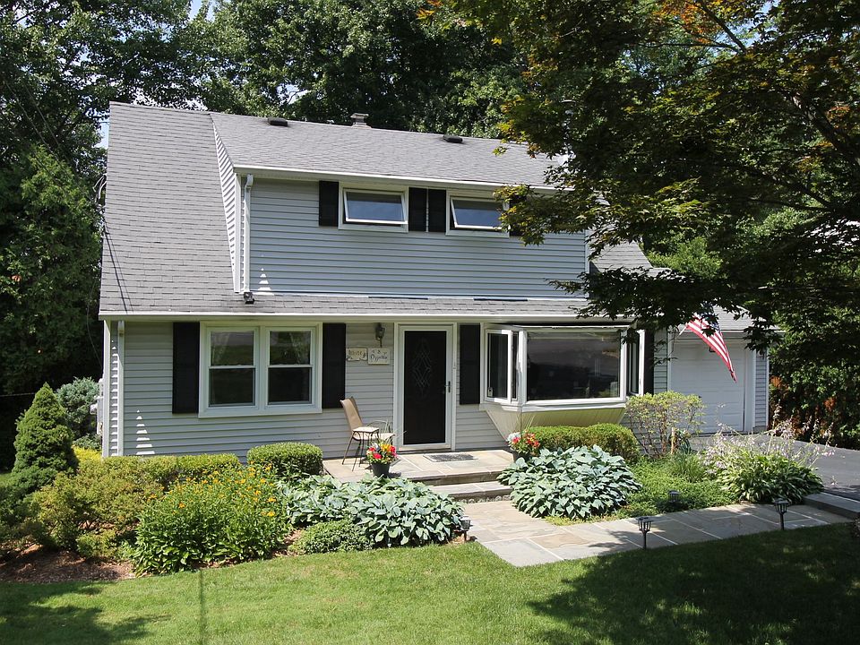 Front View 5 BR Cape Colonial