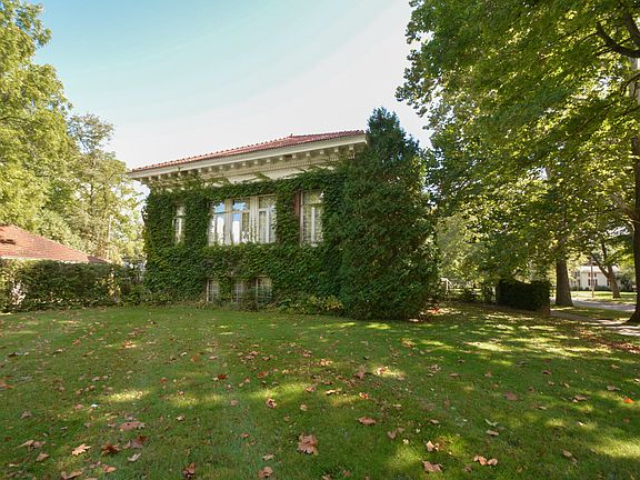 3rd image of 555 E Mansion St