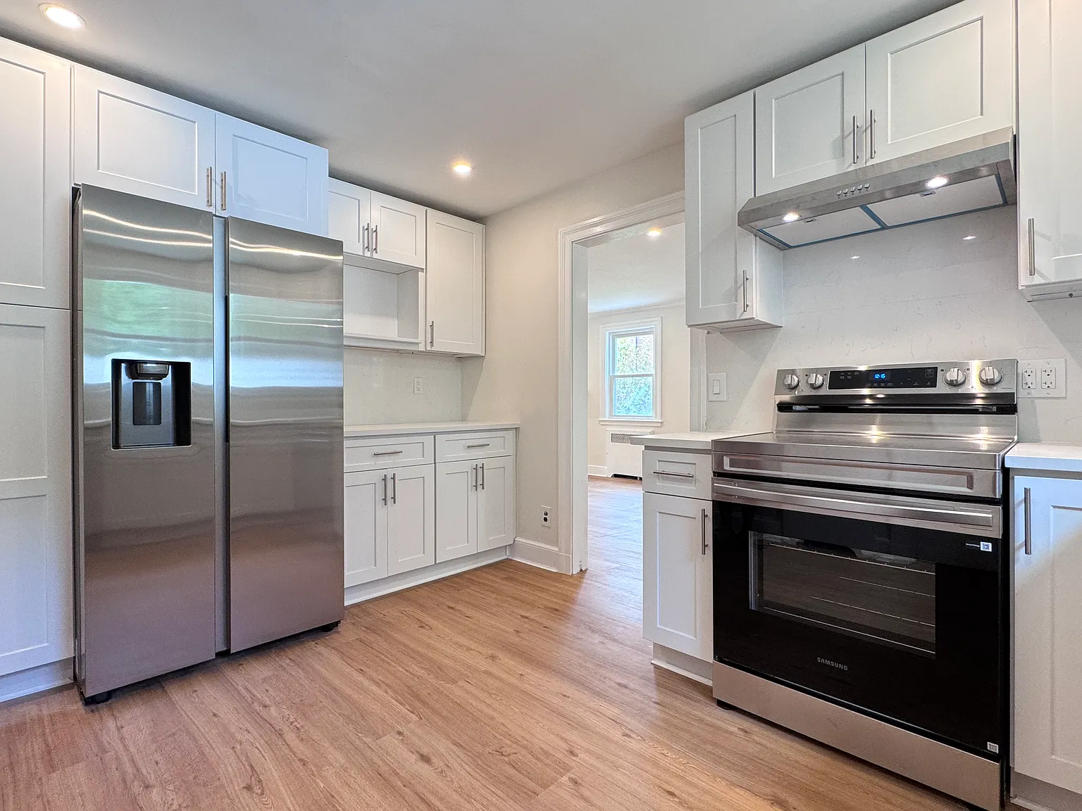 3 bed, 1.5 bath, 1650 sqft, $3,700 — Photo 3